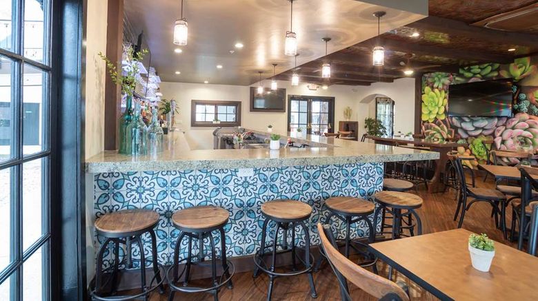 <b>Oxford Suites Pismo Beach Restaurant</b>. Images powered by <a href="https://iceportal.shijigroup.com/" title="IcePortal" target="_blank">IcePortal</a>.