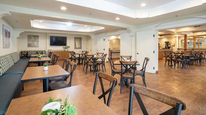 <b>Oxford Suites Pismo Beach Room</b>. Images powered by <a href="https://iceportal.shijigroup.com/" title="IcePortal" target="_blank">IcePortal</a>.