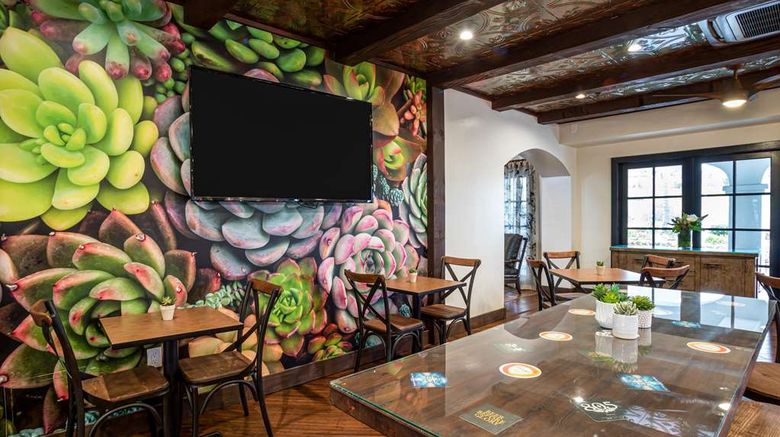 <b>Oxford Suites Pismo Beach Restaurant</b>. Images powered by <a href="https://iceportal.shijigroup.com/" title="IcePortal" target="_blank">IcePortal</a>.