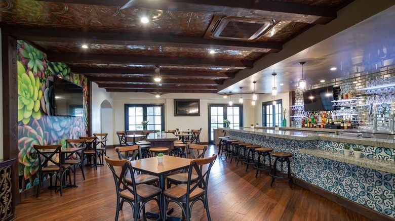 <b>Oxford Suites Pismo Beach Restaurant</b>. Images powered by <a href="https://iceportal.shijigroup.com/" title="IcePortal" target="_blank">IcePortal</a>.