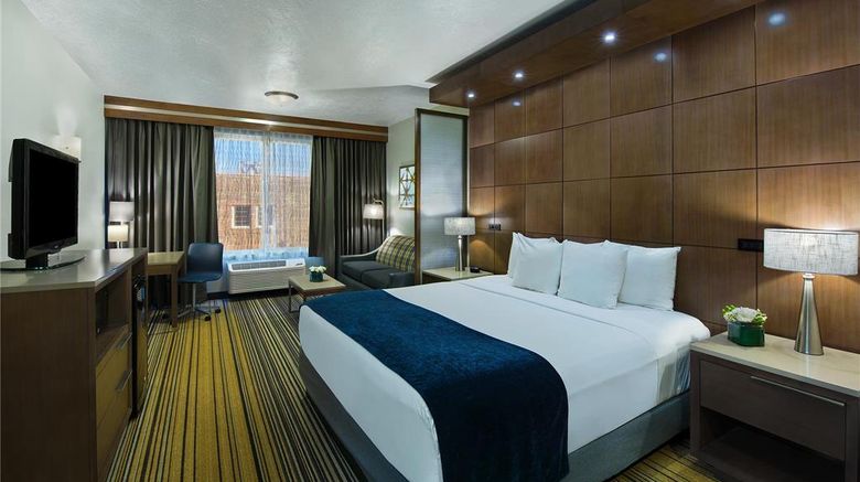 <b>Oxford Suites Spokane Suite</b>. Images powered by <a href="https://iceportal.shijigroup.com/" title="IcePortal" target="_blank">IcePortal</a>.