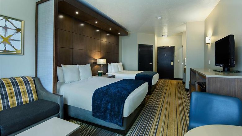 <b>Oxford Suites Spokane Suite</b>. Images powered by <a href="https://iceportal.shijigroup.com/" title="IcePortal" target="_blank">IcePortal</a>.