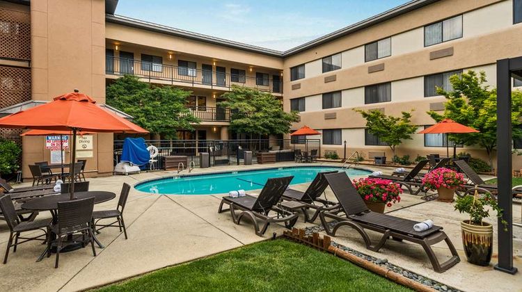Oxford Suites Redding Pool