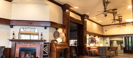 Oxford Suites-Pendleton Lobby