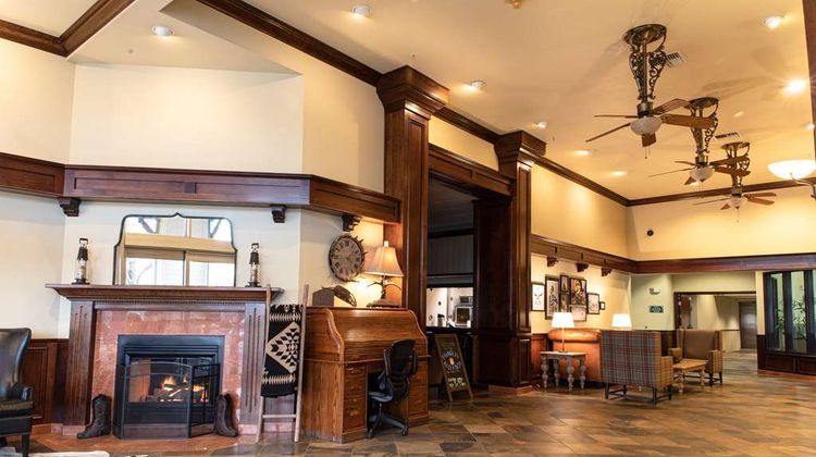 Oxford Suites-Pendleton Lobby
