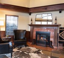 Oxford Suites-Pendleton Lobby