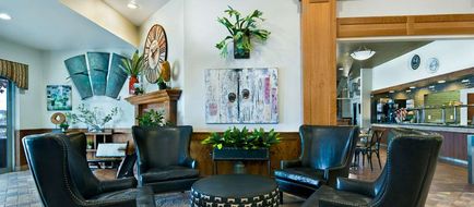 Oxford Suites Hermiston Lobby