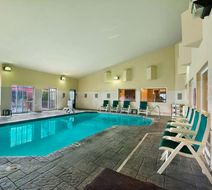 Oxford Suites Hermiston Pool