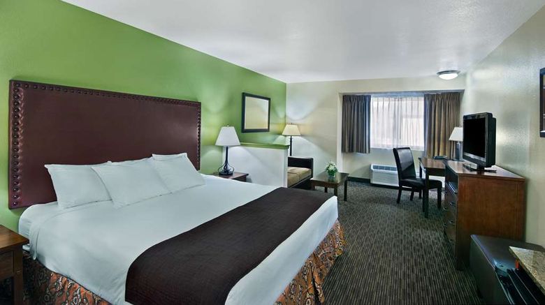 <b>Oxford Suites Hermiston Suite</b>. Images powered by <a href="https://iceportal.shijigroup.com/" title="IcePortal" target="_blank">IcePortal</a>.