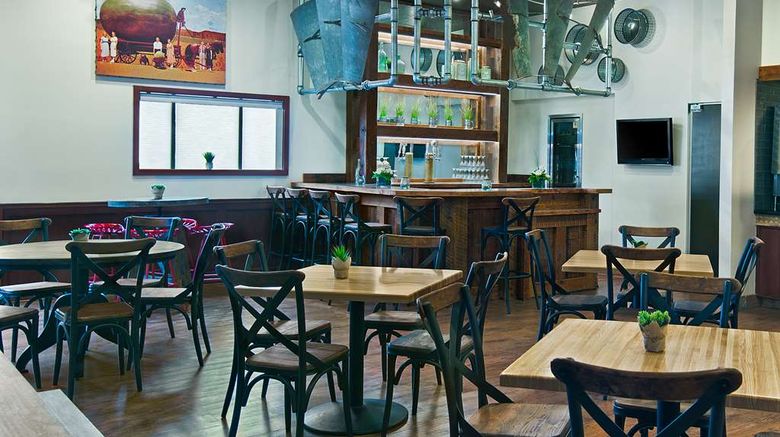 <b>Oxford Suites Hermiston Restaurant</b>. Images powered by <a href="https://iceportal.shijigroup.com/" title="IcePortal" target="_blank">IcePortal</a>.