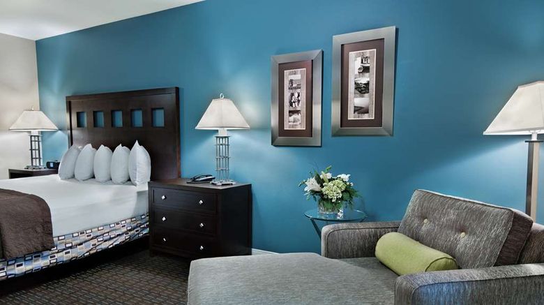 <b>Oxford Suites Silverdale Suite</b>. Images powered by <a href="https://iceportal.shijigroup.com/" title="IcePortal" target="_blank">IcePortal</a>.
