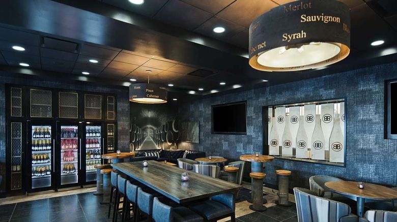 <b>Oxford Suites Sonoma County Restaurant</b>. Images powered by <a href="https://iceportal.shijigroup.com/" title="IcePortal" target="_blank">IcePortal</a>.
