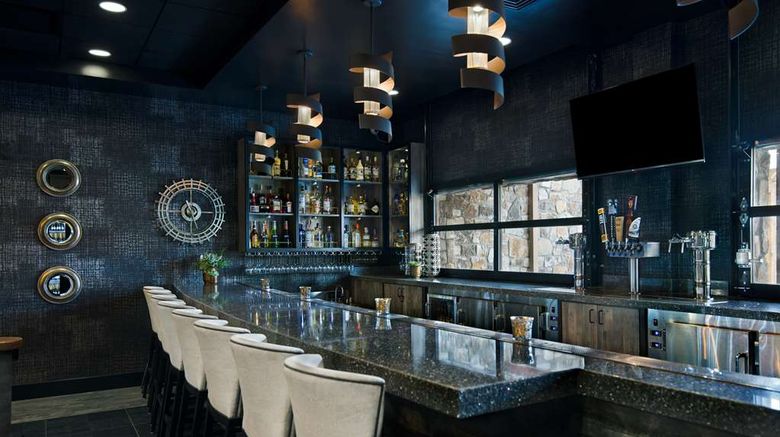 <b>Oxford Suites Sonoma County Restaurant</b>. Images powered by <a href="https://iceportal.shijigroup.com/" title="IcePortal" target="_blank">IcePortal</a>.