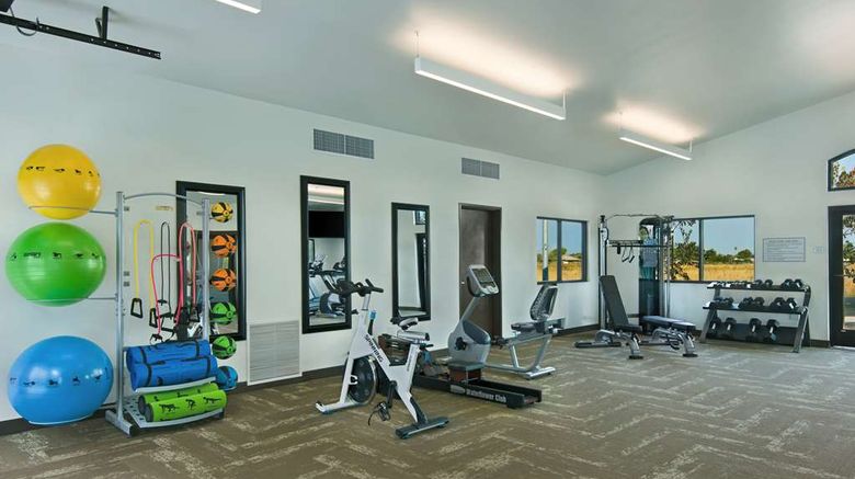 <b>Oxford Suites Sonoma County Health</b>. Images powered by <a href="https://iceportal.shijigroup.com/" title="IcePortal" target="_blank">IcePortal</a>.