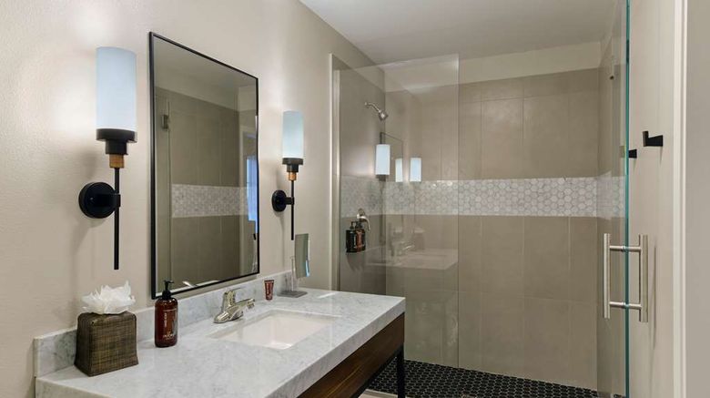 <b>Oxford Suites Paso Robles Room</b>. Images powered by <a href="https://iceportal.shijigroup.com/" title="IcePortal" target="_blank">IcePortal</a>.