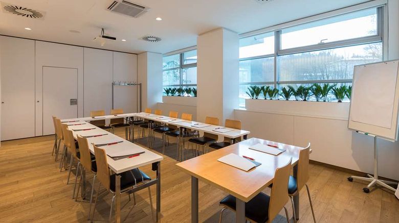 <b>M hotel Ljubljana Meeting</b>. Images powered by <a href="https://iceportal.shijigroup.com/" title="IcePortal" target="_blank">IcePortal</a>.