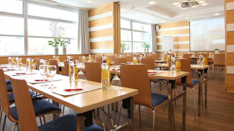 <b>M hotel Ljubljana Meeting</b>. Images powered by <a href="https://iceportal.shijigroup.com/" title="IcePortal" target="_blank">IcePortal</a>.