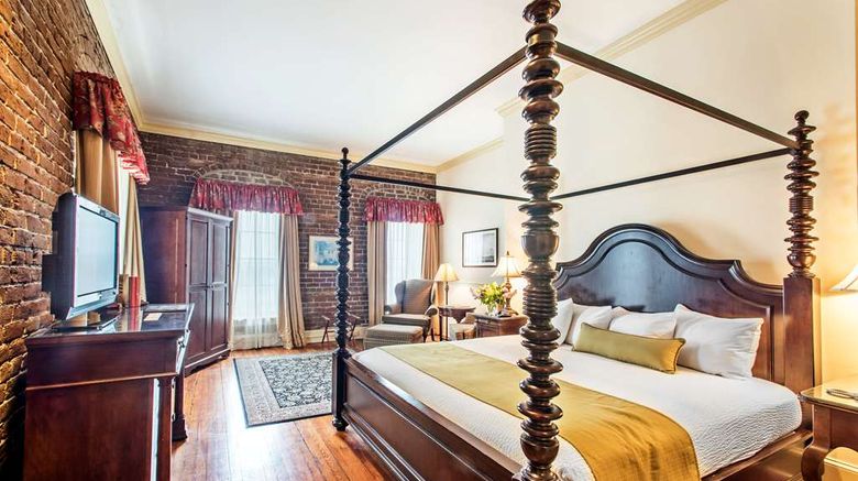 <b>River Street Inn Room</b>. Images powered by <a href="https://iceportal.shijigroup.com/" title="IcePortal" target="_blank">IcePortal</a>.