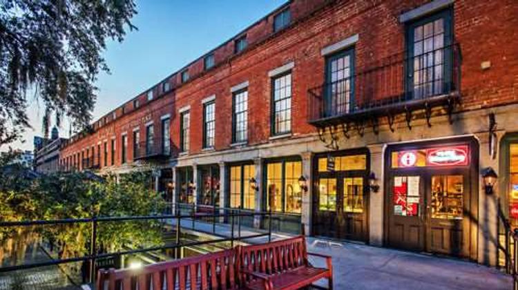 River Street Inn Exterior