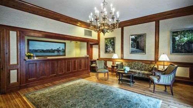 <b>River Street Inn Lobby</b>. Images powered by <a href="https://iceportal.shijigroup.com/" title="IcePortal" target="_blank">IcePortal</a>.