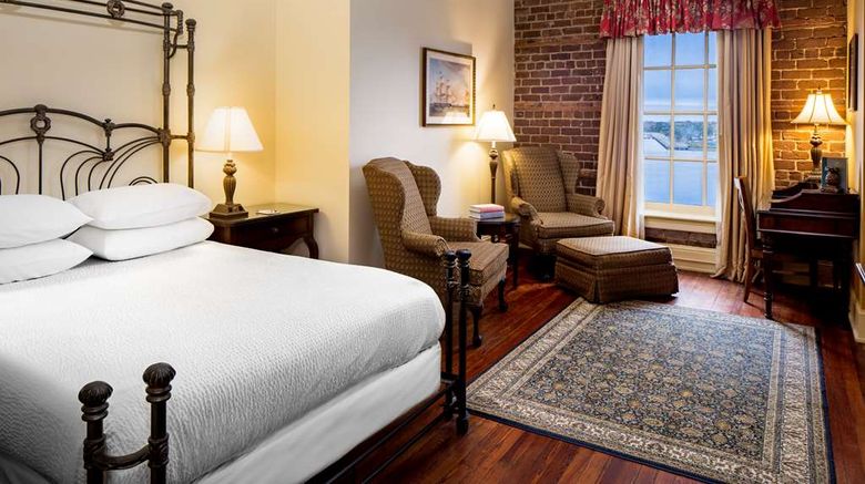 <b>River Street Inn Room</b>. Images powered by <a href="https://iceportal.shijigroup.com/" title="IcePortal" target="_blank">IcePortal</a>.