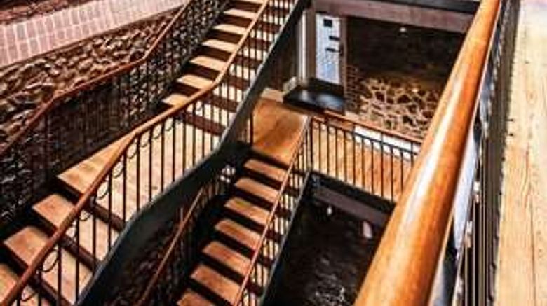 <b>River Street Inn Lobby</b>. Images powered by <a href="https://iceportal.shijigroup.com/" title="IcePortal" target="_blank">IcePortal</a>.