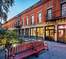 River Street Inn Exterior