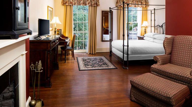 <b>River Street Inn Room</b>. Images powered by <a href="https://iceportal.shijigroup.com/" title="IcePortal" target="_blank">IcePortal</a>.