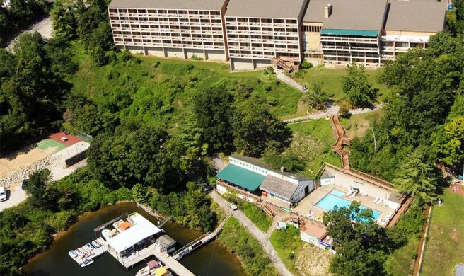 Inn at Grand Glaize Exterior