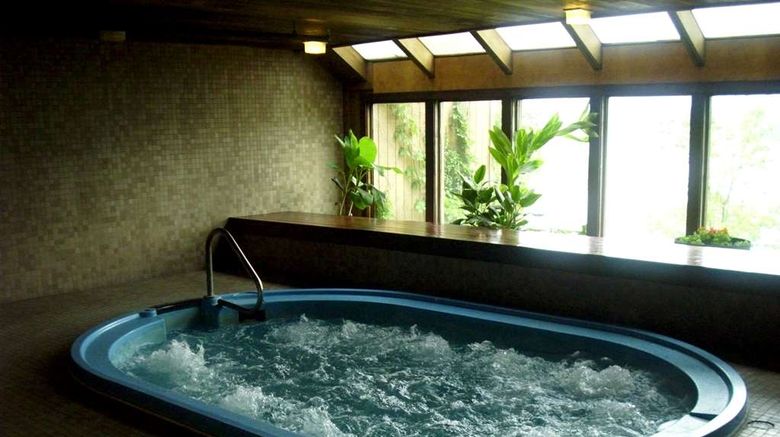 <b>Inn at Grand Glaize Pool</b>. Images powered by <a href="https://iceportal.shijigroup.com/" title="IcePortal" target="_blank">IcePortal</a>.