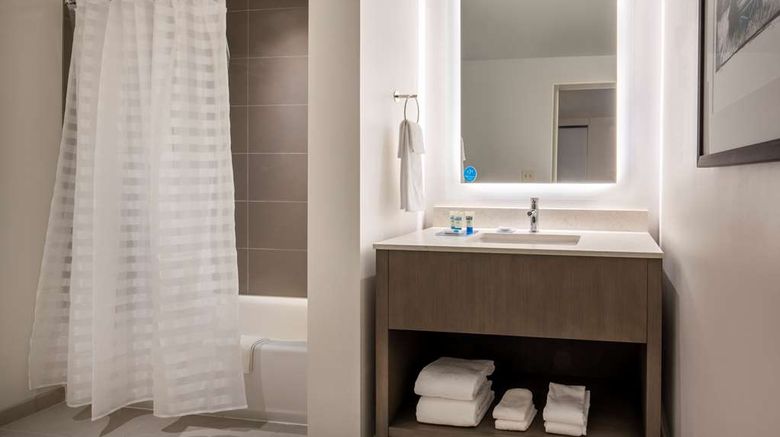 <b>Hyatt House East Moline/Quad Cities Room</b>. Images powered by <a href="https://iceportal.shijigroup.com/" title="IcePortal" target="_blank">IcePortal</a>.