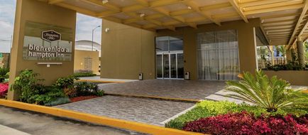 Hampton Inn & Suites by Hilton Puebla Exterior