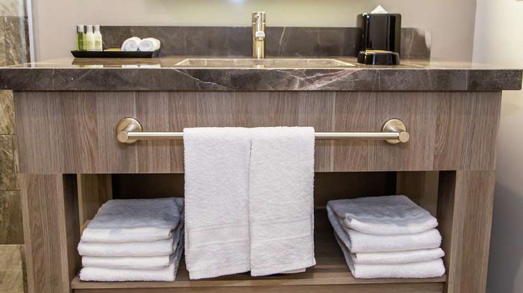 Hampton Inn & Suites by Hilton Puebla Room