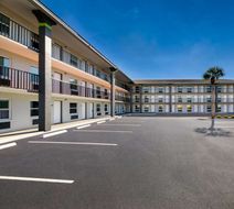 Sure Stay Hotel by BW Theme Park West Exterior