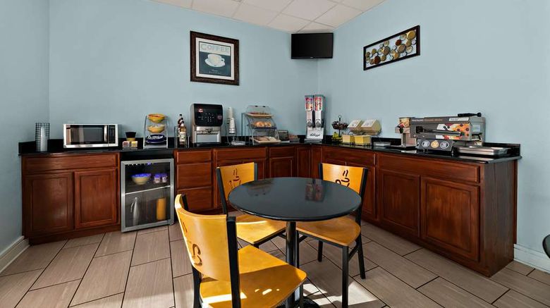 <b>Sure Stay Hotel by BW Theme Park West Restaurant</b>. Images powered by <a href="https://iceportal.shijigroup.com/" title="IcePortal" target="_blank">IcePortal</a>.
