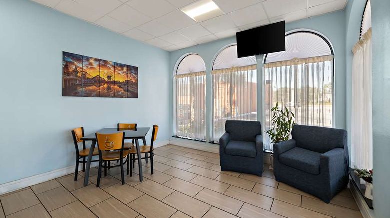 <b>Sure Stay Hotel by BW Theme Park West Lobby</b>. Images powered by <a href="https://iceportal.shijigroup.com/" title="IcePortal" target="_blank">IcePortal</a>.