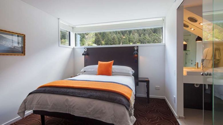 <b>Queenstown Park Hotel Suite</b>. Images powered by <a href="https://iceportal.shijigroup.com/" title="IcePortal" target="_blank">IcePortal</a>.