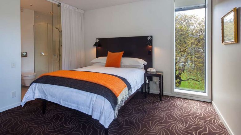 <b>Queenstown Park Hotel Suite</b>. Images powered by <a href="https://iceportal.shijigroup.com/" title="IcePortal" target="_blank">IcePortal</a>.