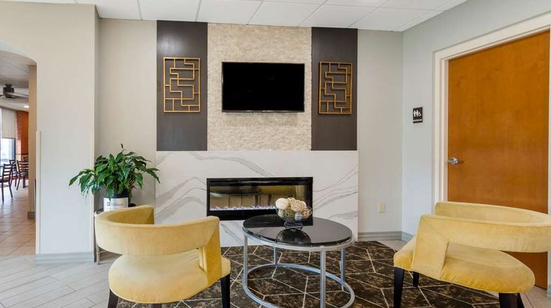 <b>Best Western North Roanoke Lobby</b>. Images powered by <a href="https://iceportal.shijigroup.com/" title="IcePortal" target="_blank">IcePortal</a>.