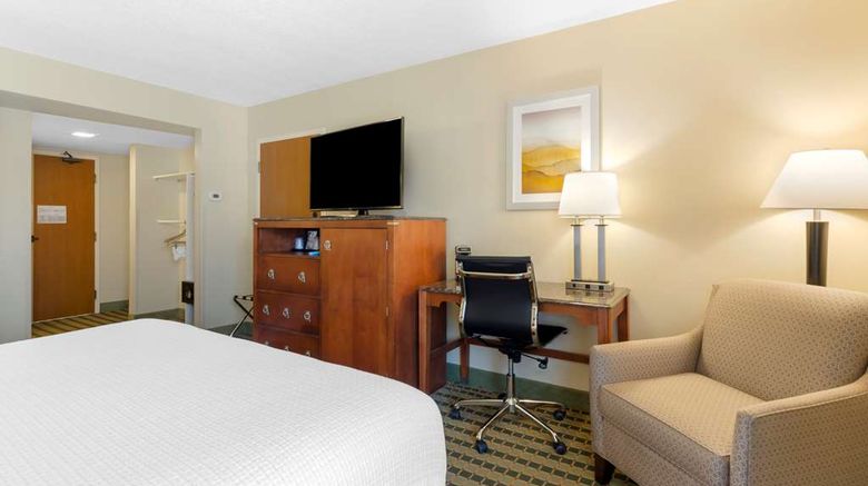 <b>Best Western North Roanoke Room</b>. Images powered by <a href="https://iceportal.shijigroup.com/" title="IcePortal" target="_blank">IcePortal</a>.