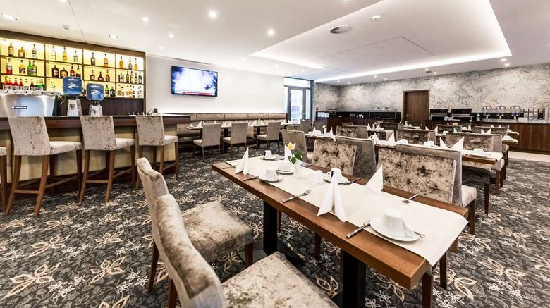 <b>Best Western Plus Royal Suites Restaurant</b>. Images powered by <a href="https://iceportal.shijigroup.com/" title="IcePortal" target="_blank">IcePortal</a>.