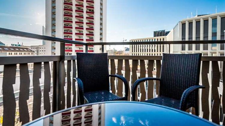 Best Western Plus Royal Suites Exterior