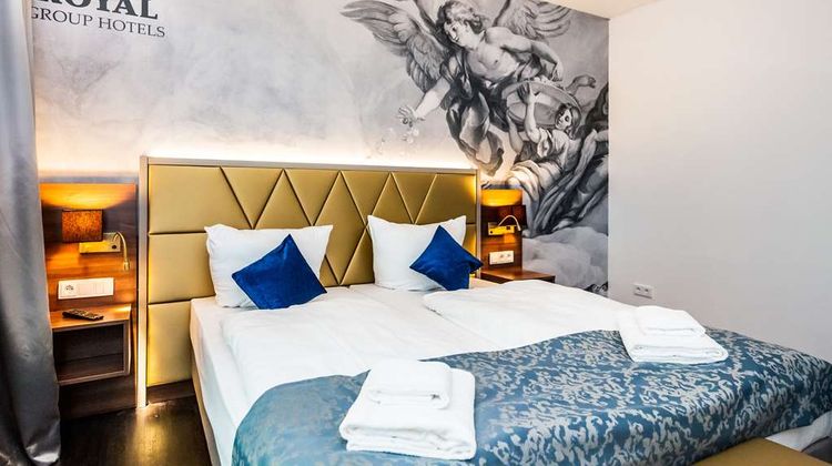 Best Western Plus Royal Suites Room