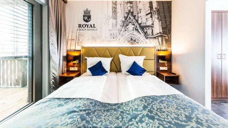 Best Western Plus Royal Suites Room
