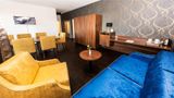 Best Western Plus Royal Suites Suite