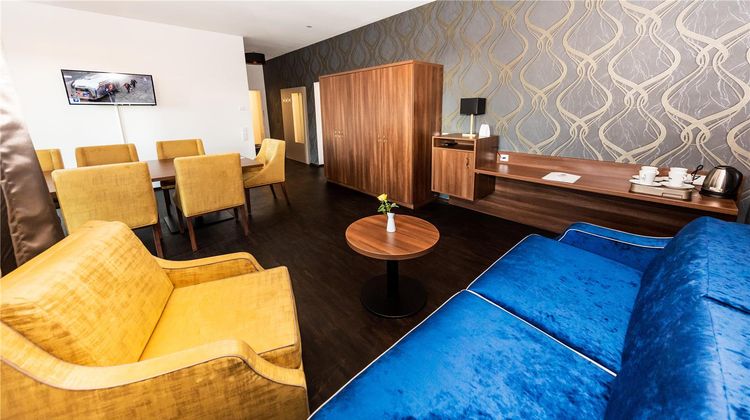 Best Western Plus Royal Suites Suite