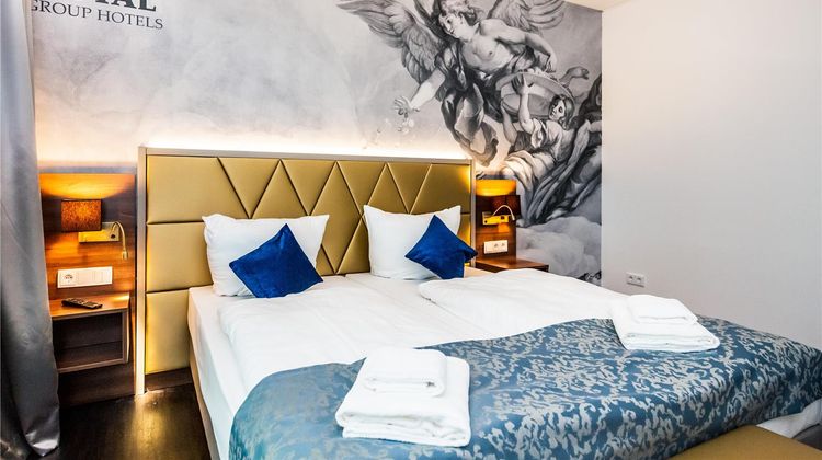 Best Western Plus Royal Suites Room