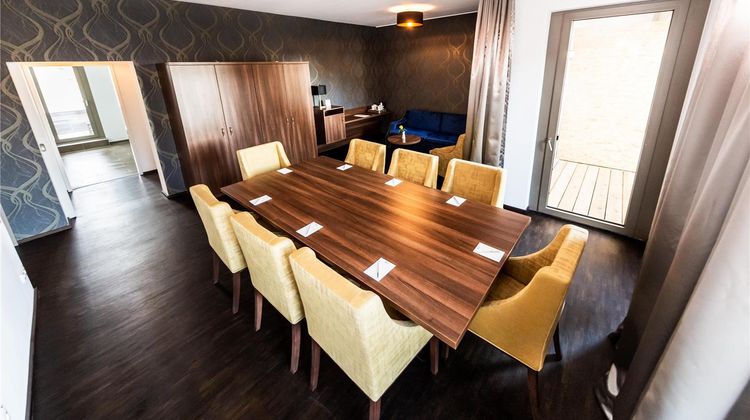 Best Western Plus Royal Suites Suite