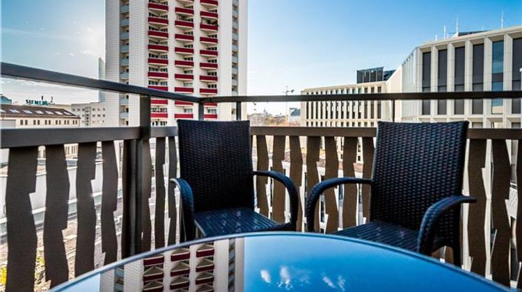 Best Western Plus Royal Suites Exterior