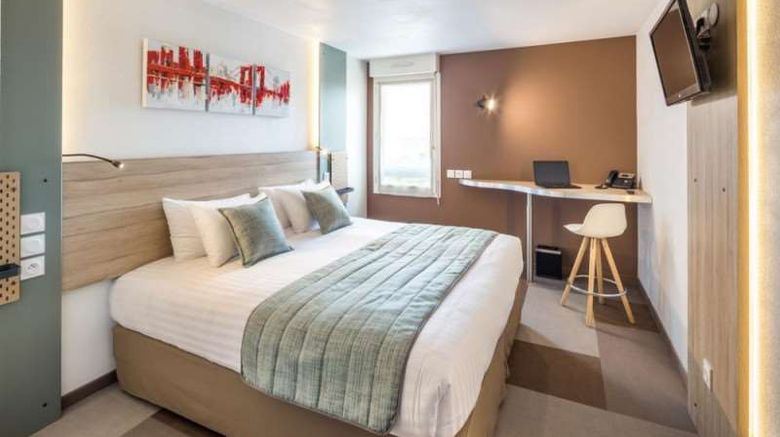 <b>Carre Pau Airport Hotel Room</b>. Images powered by <a href="https://iceportal.shijigroup.com/" title="IcePortal" target="_blank">IcePortal</a>.